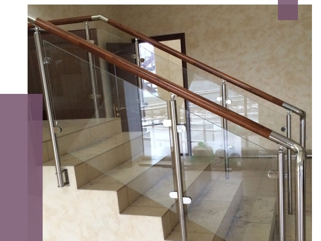 Комбинированные перила из металла и дерева в Кимрах