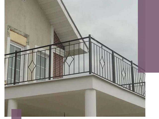 Изготовление балконных ограждений в Кимрах из металла и стекла